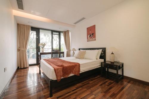 LakeSide Exclusive Serviced Apartment by SSens Homes