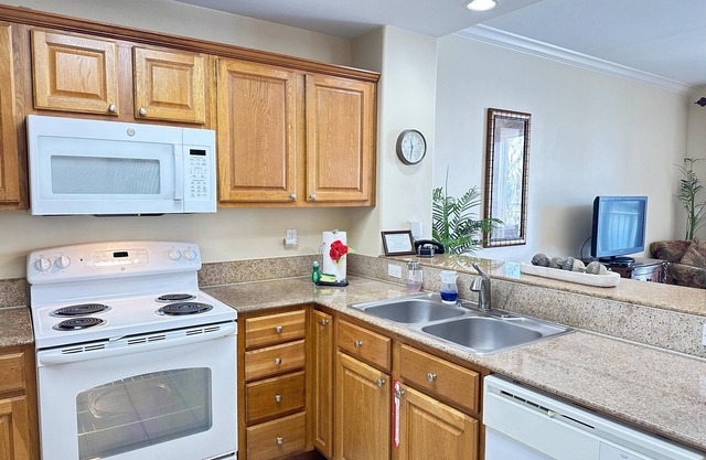 Lakeside Getaway | Minutes from Disney | Stunning Views