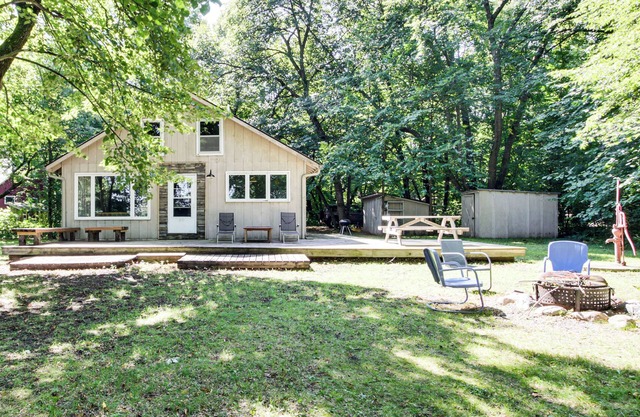 Lakeside Getaway w/Dock: West Battle Lake Cabin