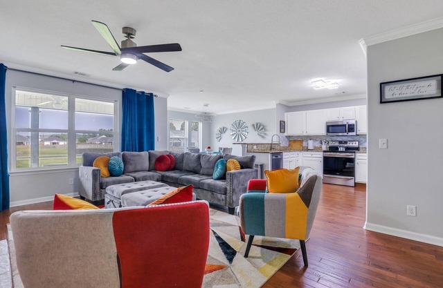 ⭐ Lakeside Group Oasis. 19 minutes to Downtown Savannah! 10 Guest Stay. ⭐