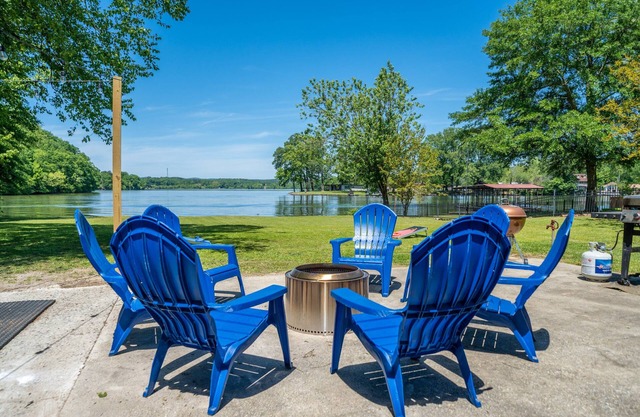 Lakeside Haven with Hot Tub by StayLage