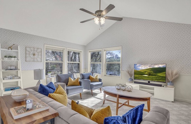 Lakeside Home W/Garden