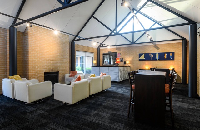 Lakeside Hotel and Conference Centre