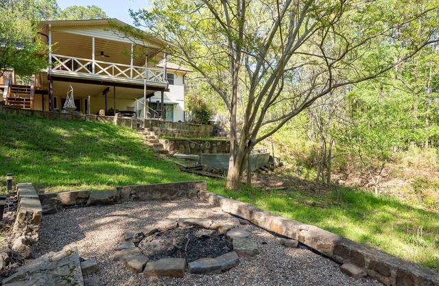 Lakeside Livin'-near Marina, Game Room, Wi-Fi, King Bed, Fire Pit, Huge Balcony