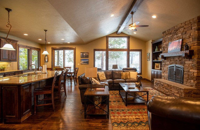 Lakeside Lodge with Hot Tub, Bunk Room & Cozy Firepit