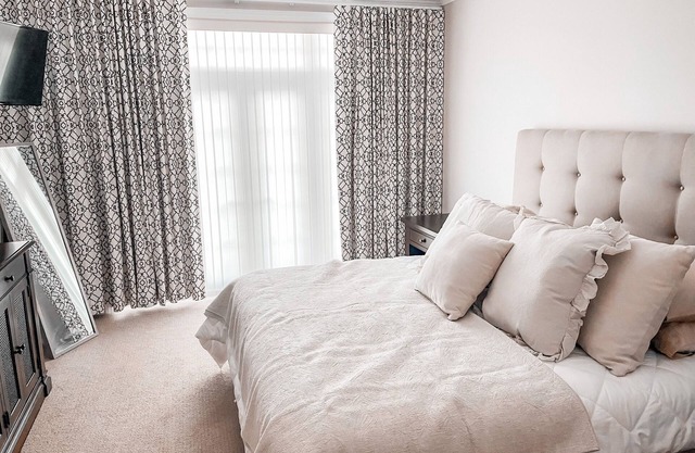 Lakeside Luxury Condo Walk to Beach & Downtown Culver