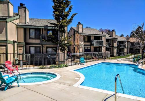Lakeside Retreat Condo - Walk to Lake, Fireplace, Deck, Swimming Pool