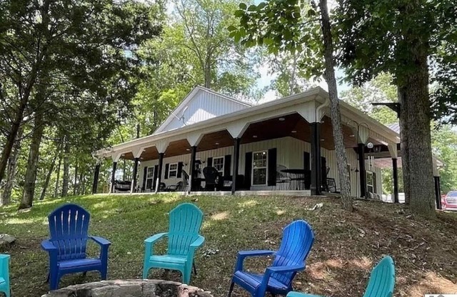 Lakeside Retreat w/seasonal water views & boat ramp, beach, & park within 1 mile