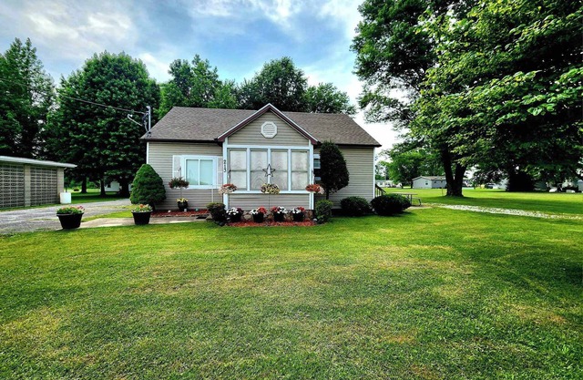 Lakeside Shady Rest Home Away from Home blocks from Rend Lake and I57/I64