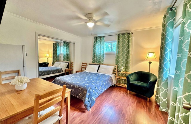 Lakeside Studio near a Greenway