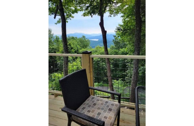 Lakeview Cabin with hot tub