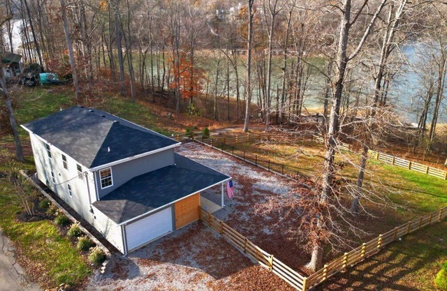 Lakeview Home Perfect for Family Getaways|Backyard