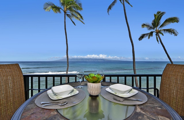 Lanai Oceanfront Views, Ocean Breezes & Whale Watching – No Resort Fee Property!