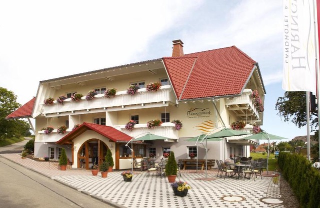 Landhotel Haringerhof mit Saunawelt und Naturbadeteich
