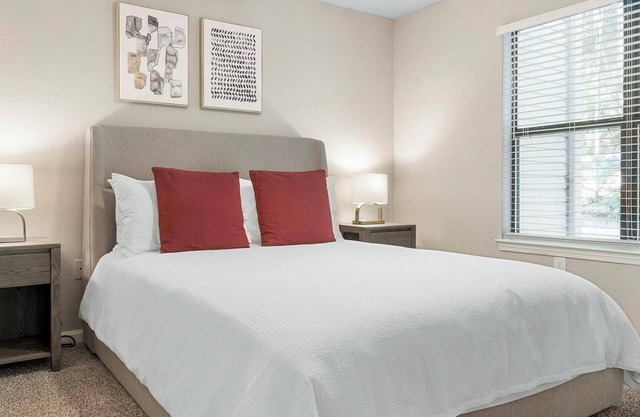 Landing | Amazing 1BD, Yoga Studio