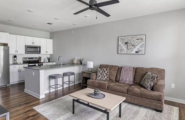 Landing | Amazing 1BD, Pool, Gym