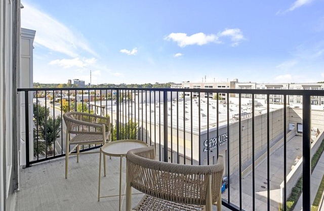 Landing at Abberly Skye - 2 Bedrooms in North Decatur