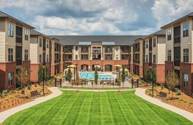 Landing at Fountains Matthews - 1 Bedroom in Downtown Matthews