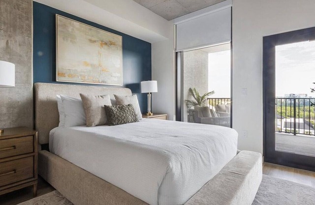 Landing at Park and Main - 2 Bedrooms in Central St. Petersburg