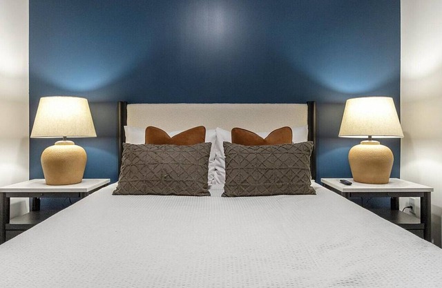 Landing at Park and Main - 2 Bedrooms in Central St. Petersburg