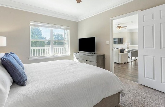 Landing at Villas at Houston Levee West - 2 Bedrooms in Downtown Cordova