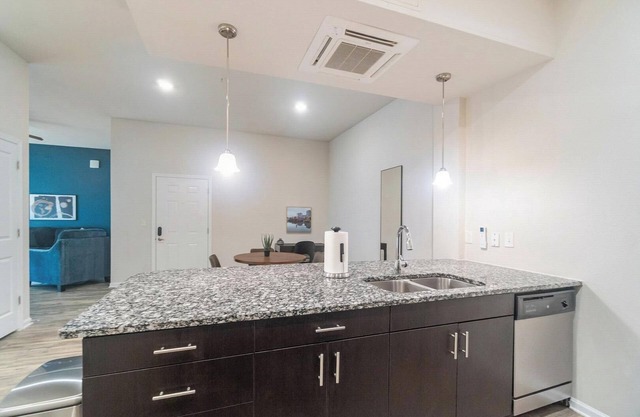 Landing | Beautiful 1BD, Clubhouse, Gym