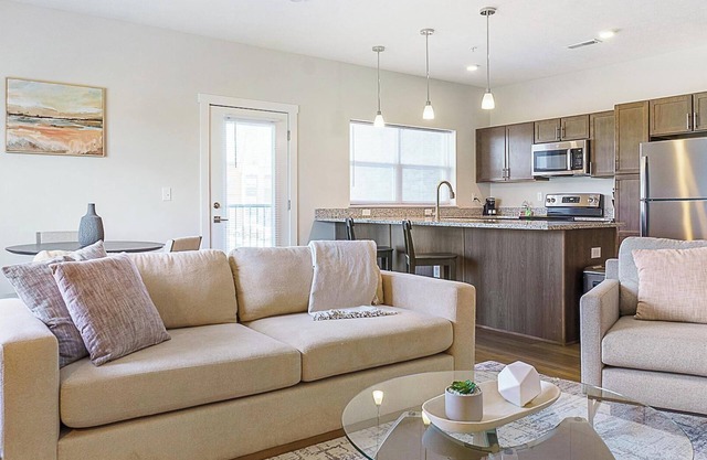 Landing | Beautiful 2BD, Clubhouse, Gym