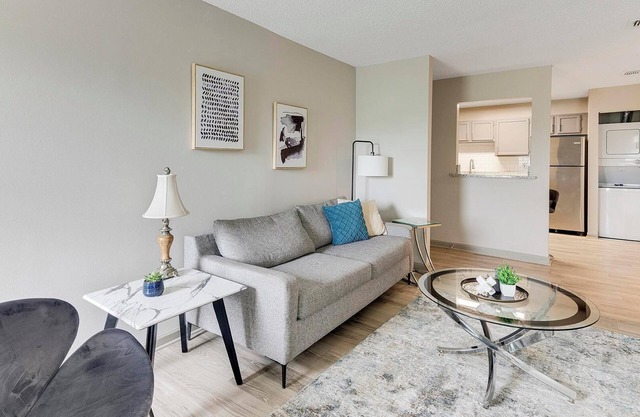 Landing | Chic 1BD, Pool, Clubhouse