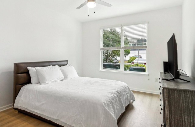 Landing | Incredible 1BD, Pool, Clubhouse