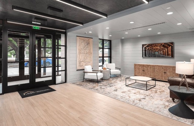 Landing l Fully-furnished studio overlooking Downtown Mobile