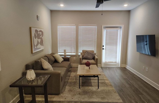 Landing | Modern 2BD, Gym, Pool