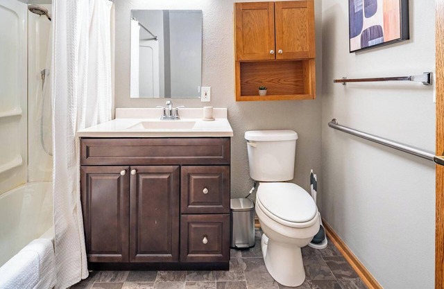 Landing | Stunning 1BD, Courtyard