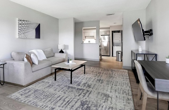 Landing | Stunning 1BD, Pool, Gym