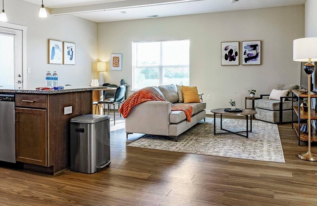 Landing | Stunning 2BD, Gym, Courtyard