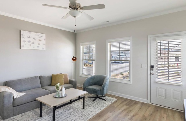 Landing | Stylish 1BD, Courtyard, Clubhouse