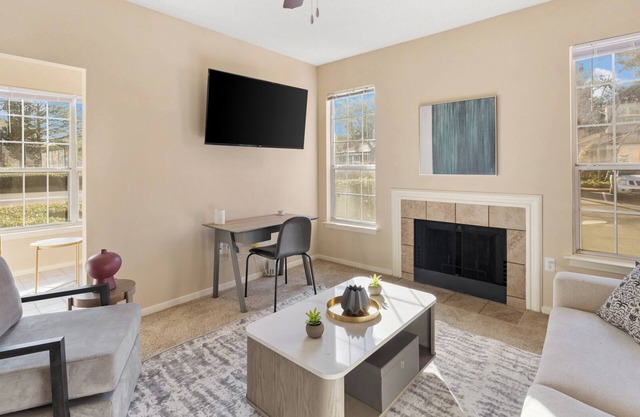 Landing | Stylish 2BD, Gym, Tennis Court