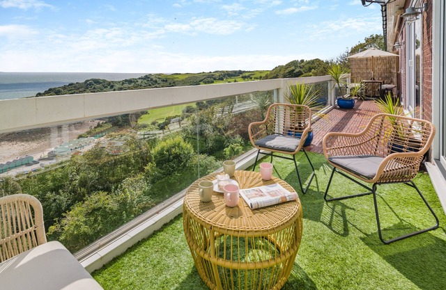 Langland Bay View - Three Bedroom House, Sleeps 6
