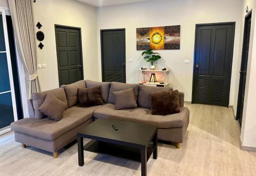 Lanta Sunshine Residence Apt 4 Two Bed Apartment with AC and Work Space