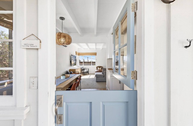 Lantern District cottage- close to downtown/harbor- one bedroom/one bath