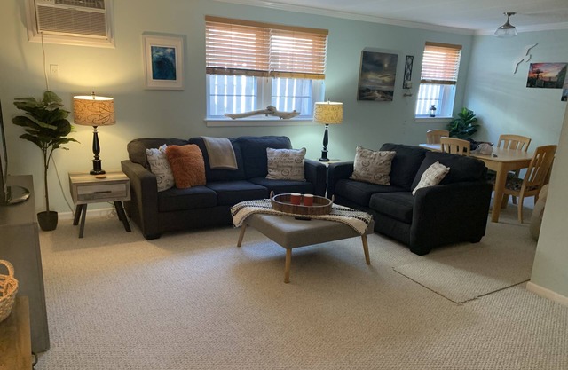 LARGE 1BR Condo in Margate - Close To Beach!