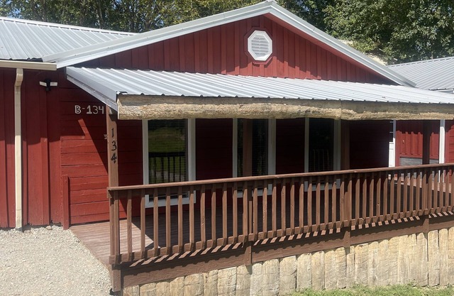 Large 2Br Remodeled Cabin!