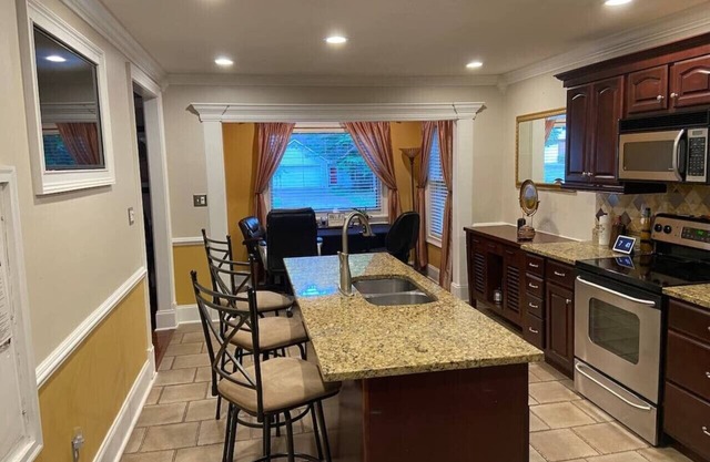 Large 3 bedroom - Back deck - Pet Friendly