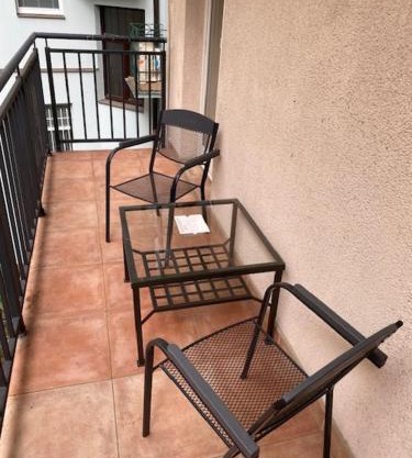 Large 3 bedroom family apartment close to the river