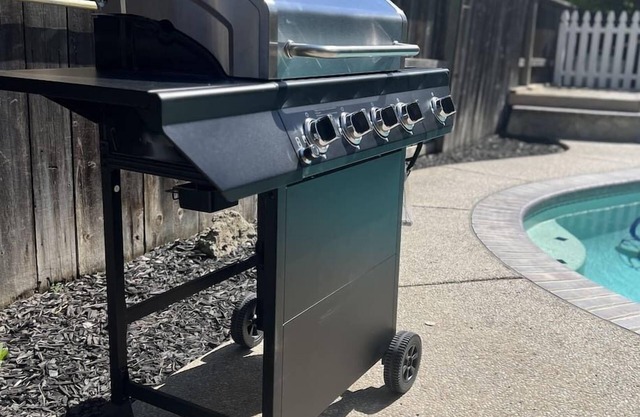 Large 5 Bedroom Home - Family Getaway w/Pool