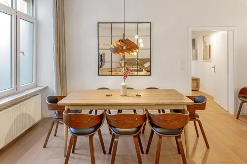 Large and Central Boutique 5-Bedroom Berlin Apartment