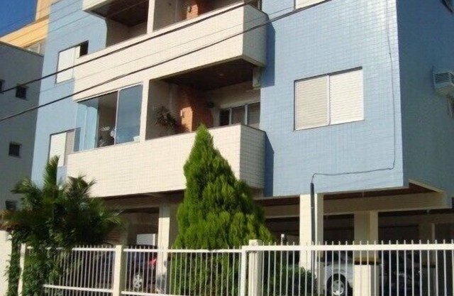 LARGE AP, 03 QTOS, 30m FROM THE BEACH, GARAGE, WIFI, NETFLIX, AIR COND, BARBECUE. IN THE BAG