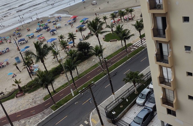 Large Apartment - Walk to the Beach