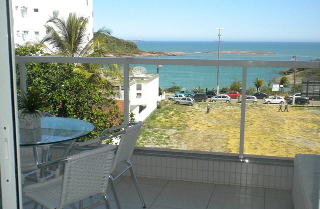 Large apartment facing beach Bacutia with 3 suites and gourmet balcony