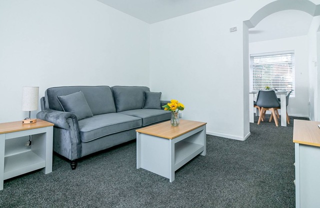 Large, Bright & Cosy Home - Fairlands Lodge