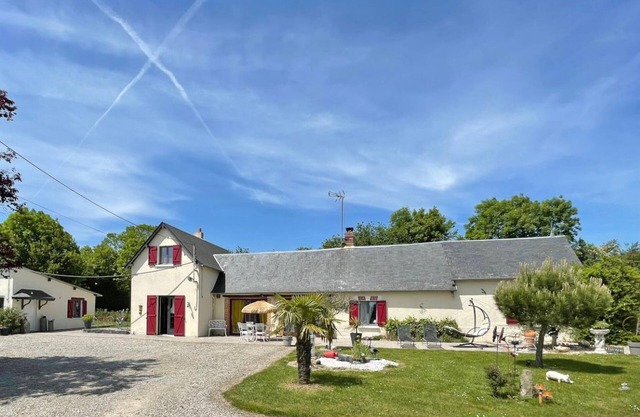 Large country house with WIFI, pets allowed